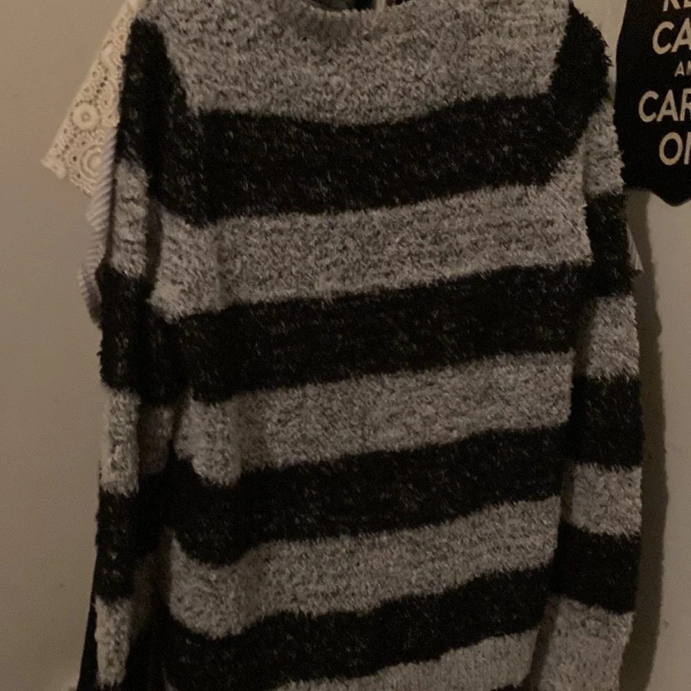 Sweater - Picture 3 of 3